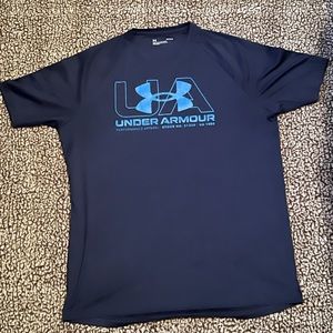 Navy blue Under Armour shirt sleeve shirt size large